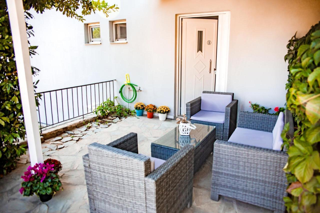 Filia Rooms & Apartments Агии Апостоли Екстериор снимка