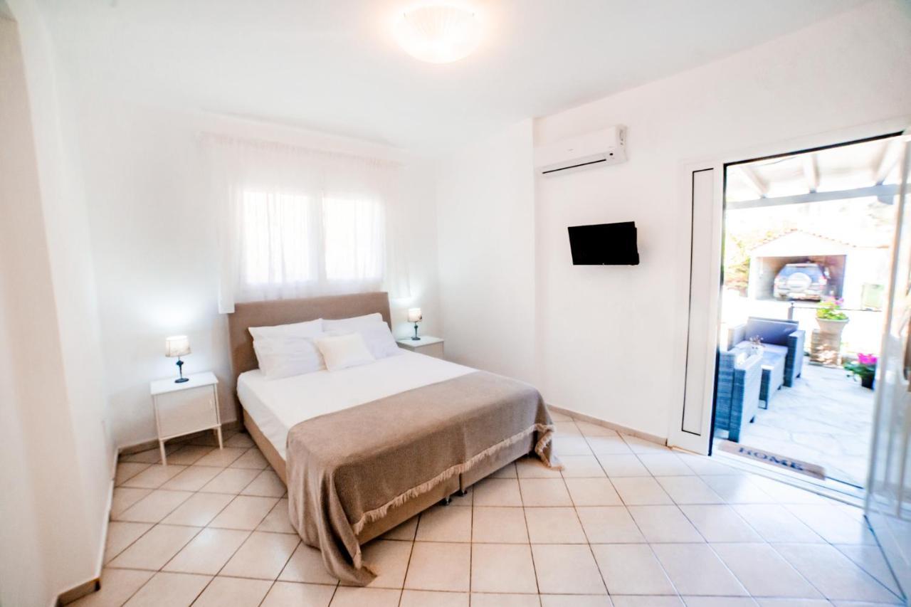 Filia Rooms & Apartments Агии Апостоли Екстериор снимка